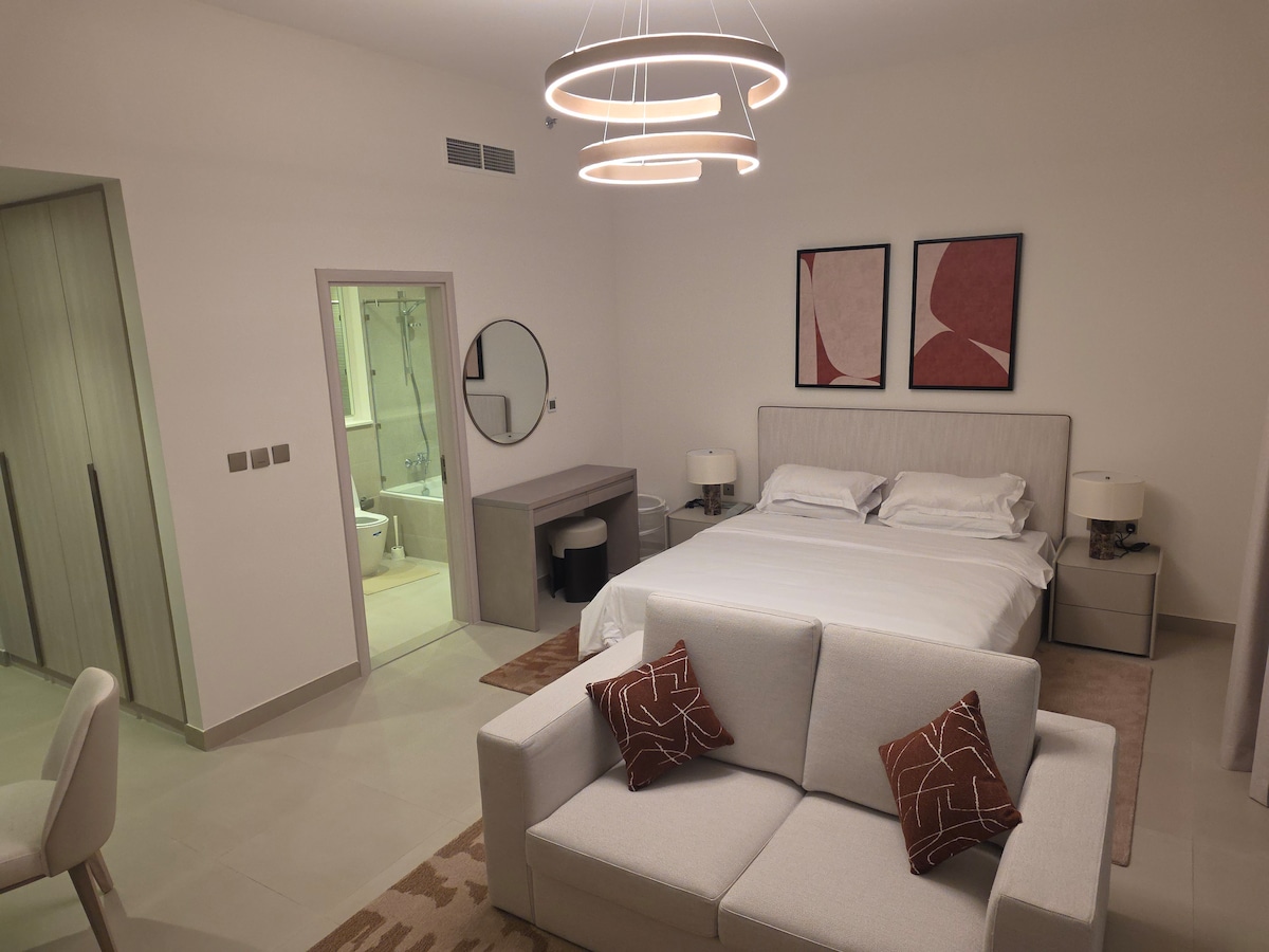 Yas 210 — studio interior